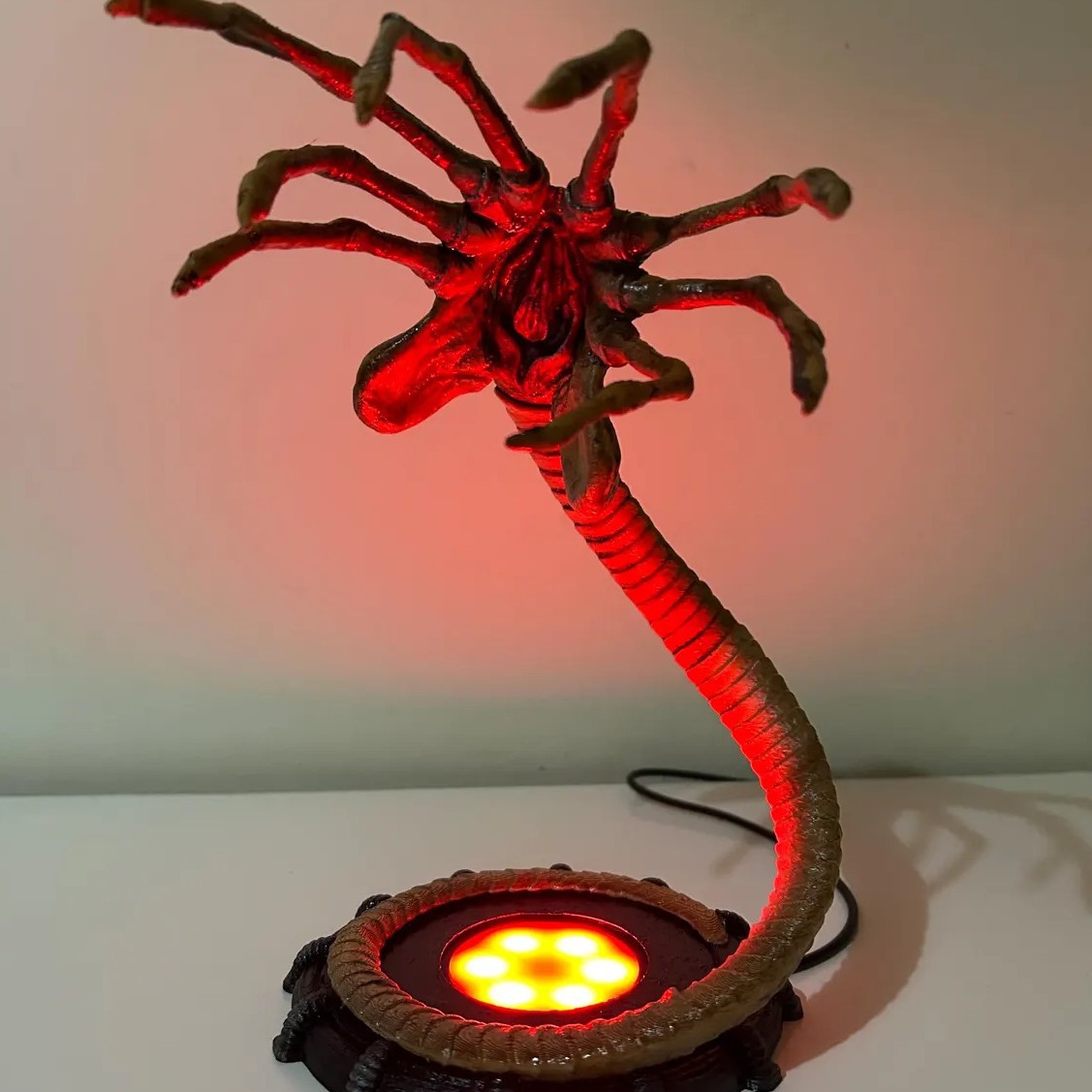 Alien Facehugger Lamp Nachtlam - Neon Sign Party recensie en prijs